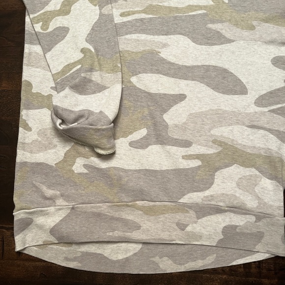 TNA Aritzia Long Sleeve Shirt - Picture 4 of 7